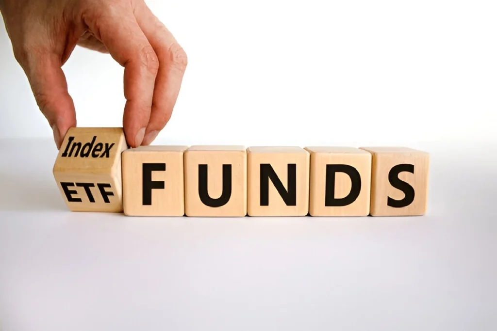 What Are the Differences Between Index Funds and ETFs